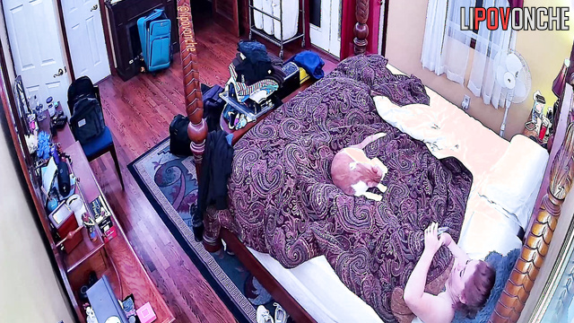 Husband didn't even notice that his red-haired spouse had completely undressed