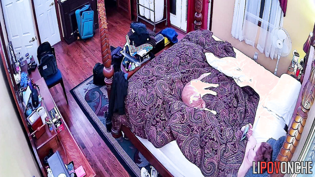 Husband didn't even notice that his red-haired spouse had completely undressed