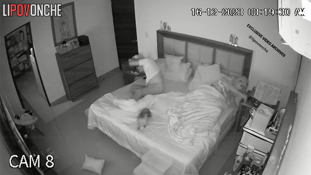 When she saw that her husband was not wearing underwear, his wife grabbed his cock