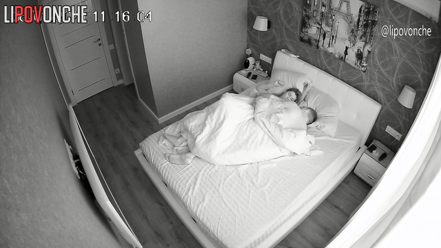 The beauty who had just woken up talked her half-asleep husband into a quick fuck