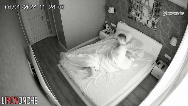 The beauty who had just woken up talked her half-asleep husband into a quick fuck