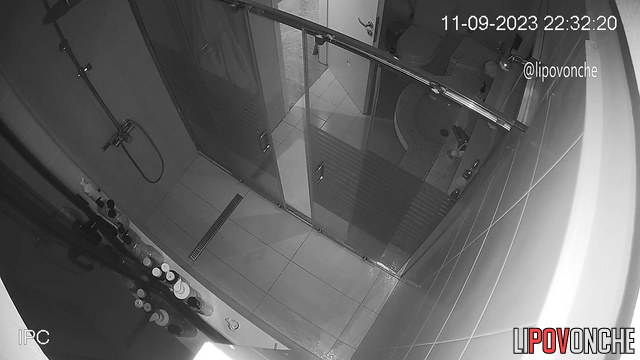After using the restroom, a beautiful cutie took an evening shower