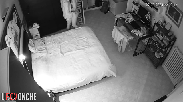 An aroused man tries to fuck his skinny girlfriend while standing