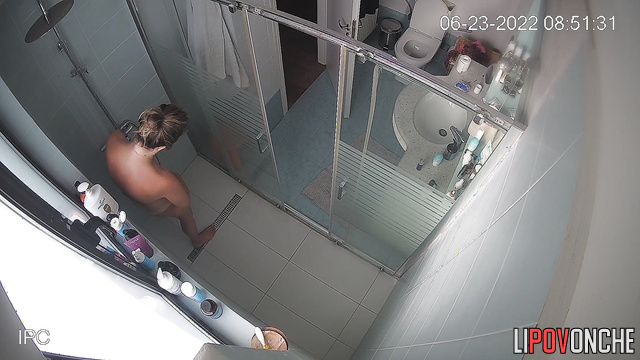 The sexy mommy forgot to close the bathroom door after getting completely naked