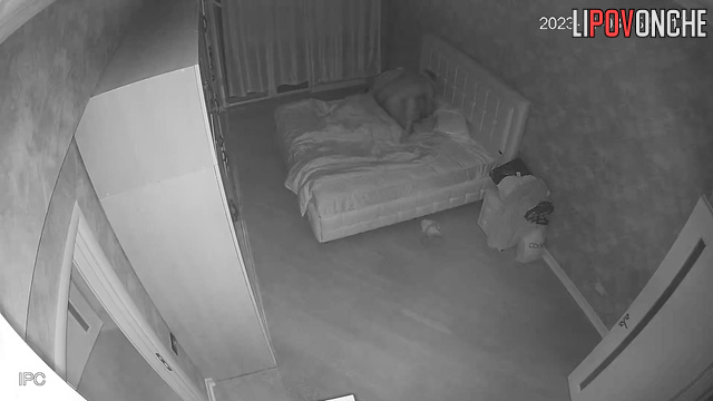 Boyfriend shone a flashlight on her after sex, look