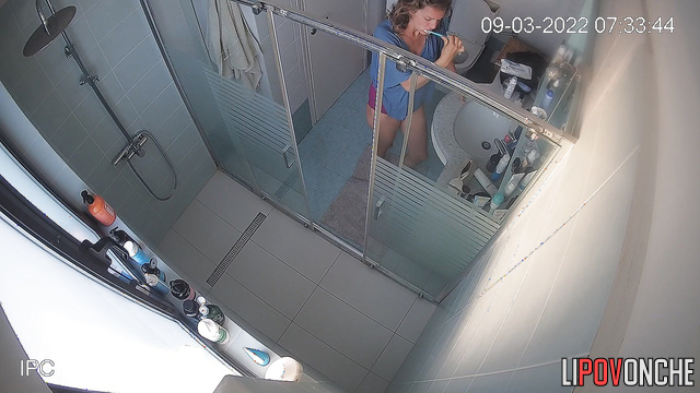 Lonely blonde peeing and doesn't even suspect that she is being spying