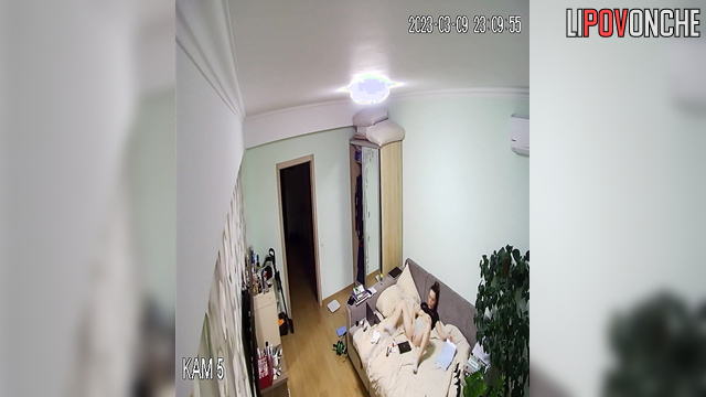 Modest babe felt like a porn star and got a vivid orgasm
