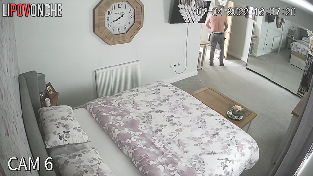 Unfaithful wife had quick sex with her acquaintance during her lunch break