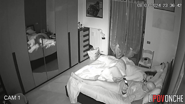 Nerdy stepdad fucks his stepdaughter without taking his eyes off the phone