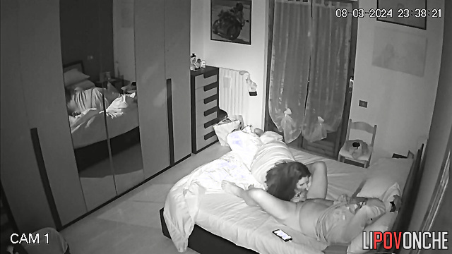 Nerdy stepdad fucks his stepdaughter without taking his eyes off the phone