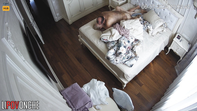 Bald senior man begs his mature girlfriend to fuck her (and she agreed)