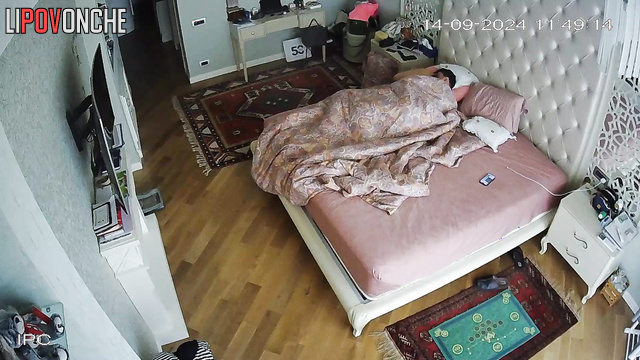 Husband did not let his wife sleep, seduced her and fucked her