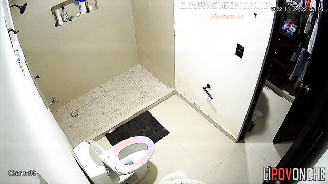 This is how her morning goes on the toilet (spy cam)