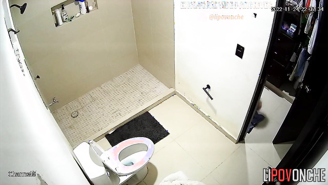 This is how her morning goes on the toilet (spy cam)