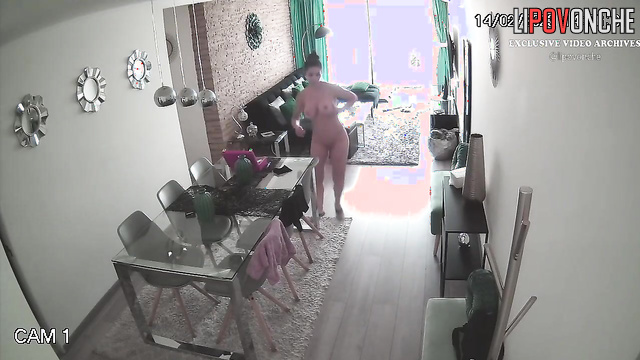 Hot blowjob on the sofa after work (by his curvy wife)