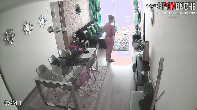 Hot blowjob on the sofa after work (by his curvy wife)
