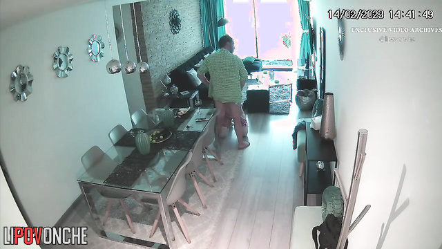 Hot blowjob on the sofa after work (by his curvy wife)