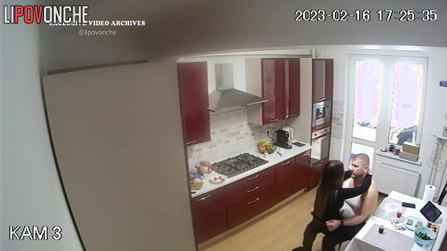 They having a nice time in the kitchen during cooking