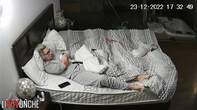After taking a shower, a gray-haired milf has a good time with her fat friend