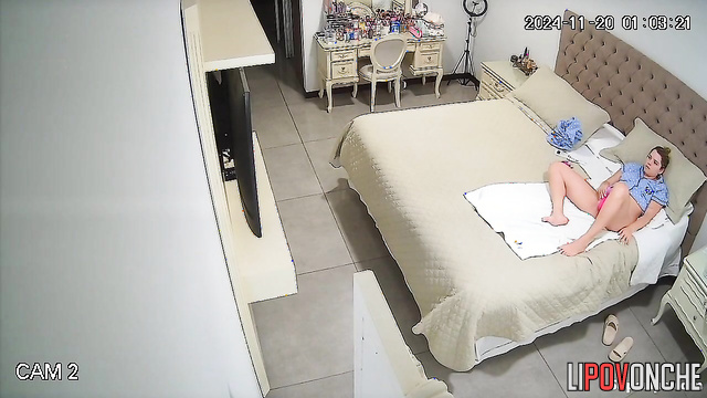 Bored mommy gets a pleasant orgasm from a pink vibrator while watching TV