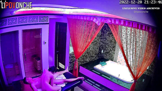 This prostitute not only sucks but also makes a good massage