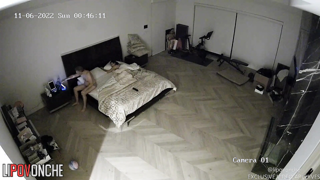 Lady sweated for a long time over his cock in the bedroom