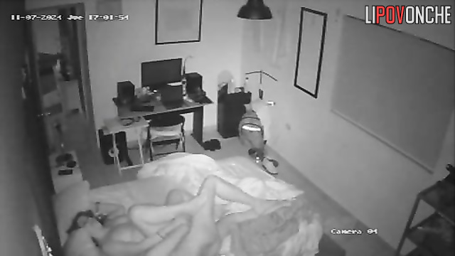 Slender guy adores her big and juicy body (bedroom camera)