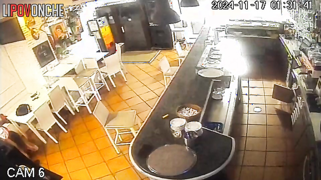 Couple's sex in a restaurant ended with cum in her mouth
