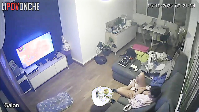Milf smoking and sucking at the same time / living room cam