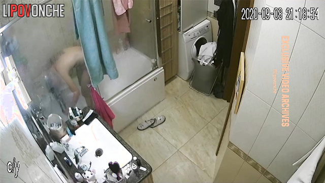 Look how sexy she did it in the bathroom - spy cam