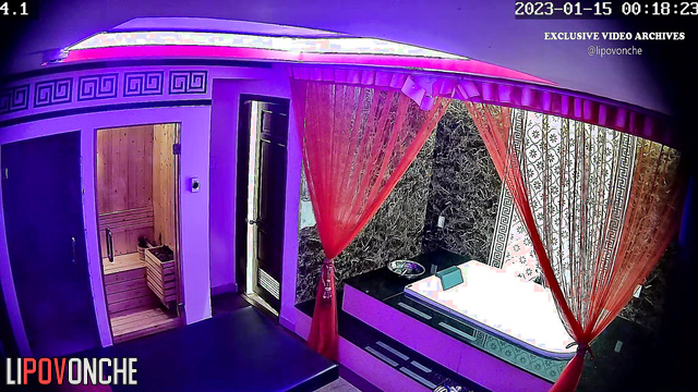 Asian salon of luxury rest for rich men reveals its' secrets