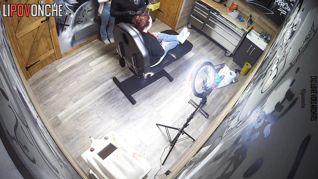 You can see several sexy ladies in this piercing salon leaked video